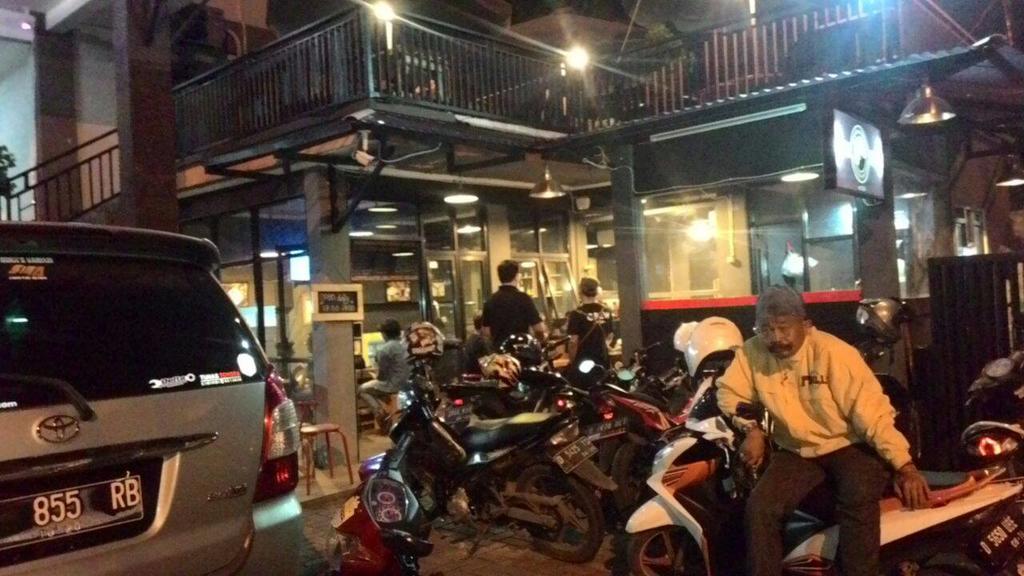 Zameena Guest House Cimahi Экстерьер фото
