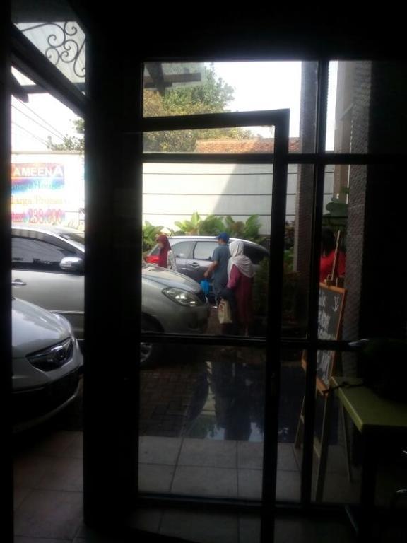 Zameena Guest House Cimahi Экстерьер фото