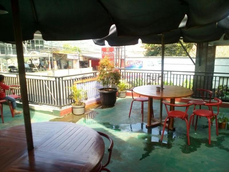 Zameena Guest House Cimahi Экстерьер фото