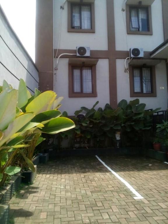 Zameena Guest House Cimahi Экстерьер фото