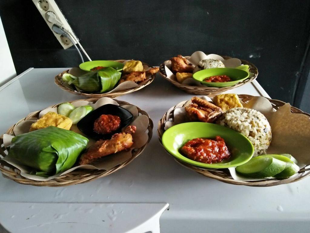 Zameena Guest House Cimahi Экстерьер фото